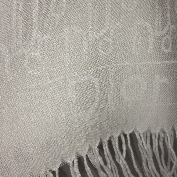 CHRISTIAN DIOR WRAP - Picture 5 of 10